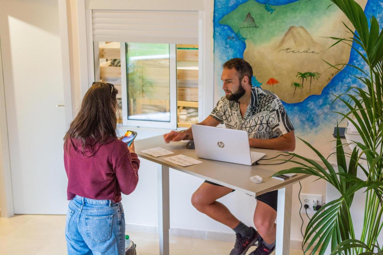 Duque Nest Hostel アデヘ エクステリア 写真
